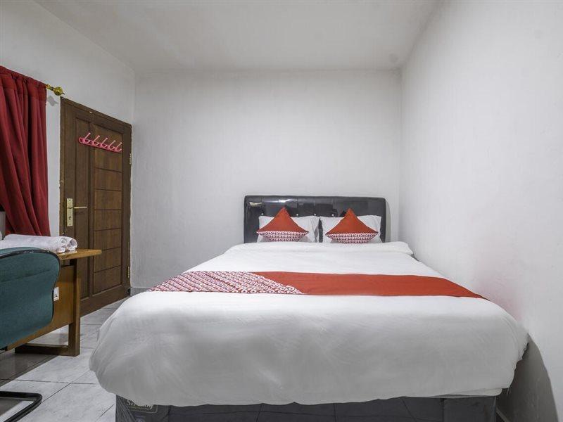 Oyo Life 2391 Baladewa Residence Syariah Karawang Exterior photo
