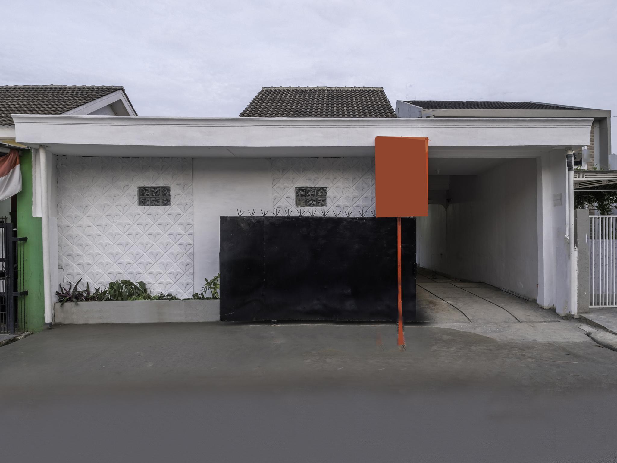 Oyo Life 2391 Baladewa Residence Syariah Karawang Exterior photo