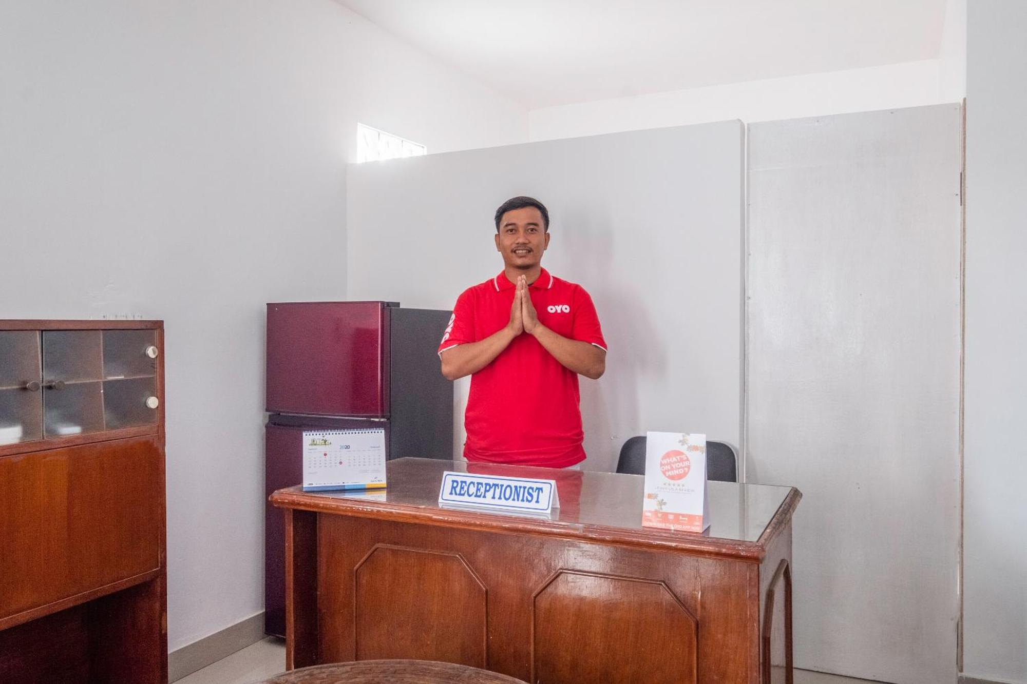 Oyo Life 2391 Baladewa Residence Syariah Karawang Exterior photo